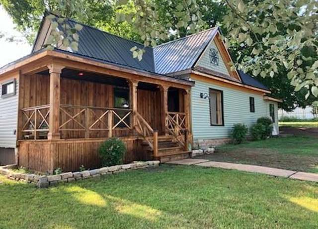 Property at 401 E Tahlequah St, Sulphur, OK 73086, 3 beds, 2 baths