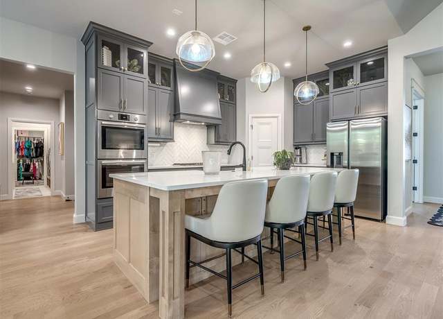 Property at 3816 Union Park Pl, Edmond, OK 73034, 4 beds, 4 baths