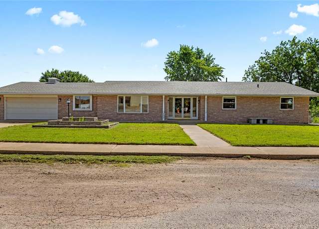 Property at 590 N Broadway Ave, Hydro, OK 73048, 3 beds, 4 baths