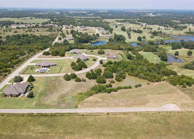 Property at 1206 E Country Club Dr, Cushing, OK 74023