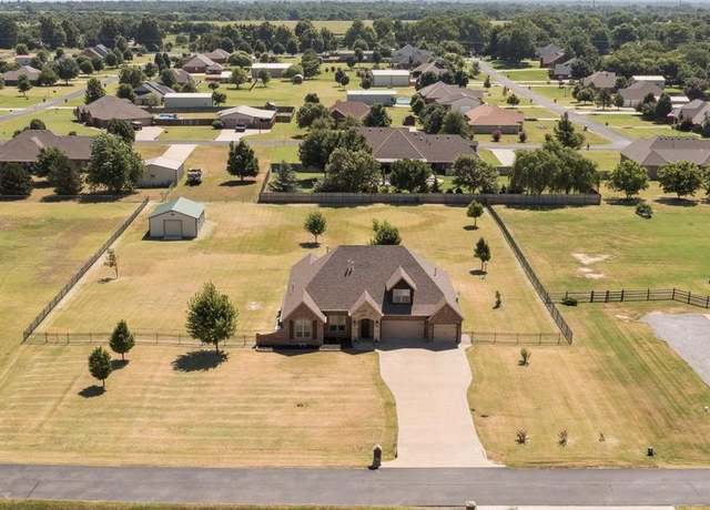 Property at 8280 Prairie Ridge Rd, Yukon, OK 73099, 4 beds, 3.5 baths