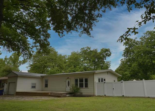 Property at 916 S Orchard St, Stillwater, OK 74074, 3 beds, 2 baths