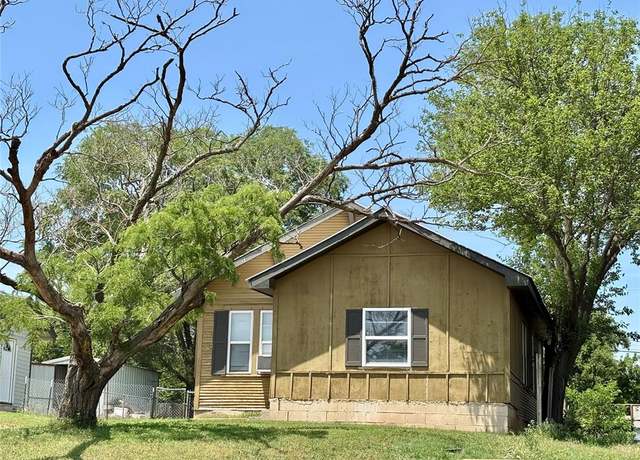 Property at 703 W B Ave, Elk City, OK 73644, 2 beds, 1 bath