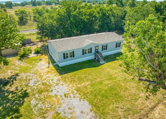 Property at 133 S Lakeside Dr, Apache, OK 73006, 3 beds, 2 baths