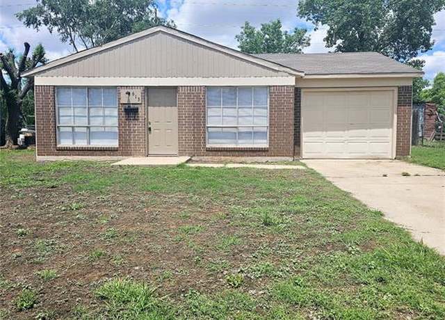 Property at 613 Mars St, Altus, OK 73521, 3 beds, 1 bath