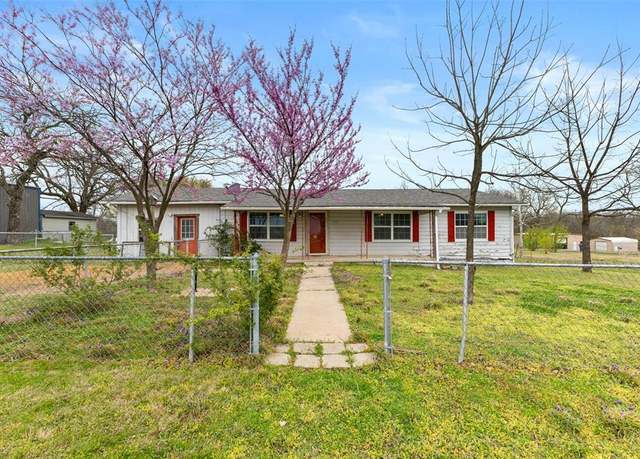 Property at 120 E 6th St, Stratford, OK 74872, 4 beds, 1 bath