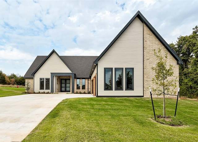 Property at 4617 Maple Ridge Dr, Edmond, OK 73034, 4 beds, 3 baths