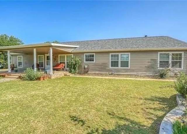 Property at 123 W Grand Ave, Sayre, OK 73662, 3 beds, 2 baths