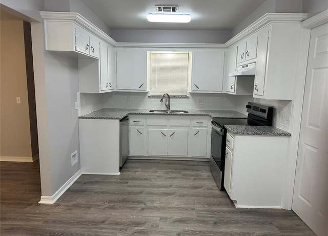 Property at 1516 N City Ave, Moore, OK 73160, 4 beds, 1.5 baths