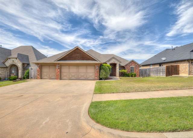 Property at 2801 SE 5th St, Moore, OK 73160, 3 beds, 2 baths
