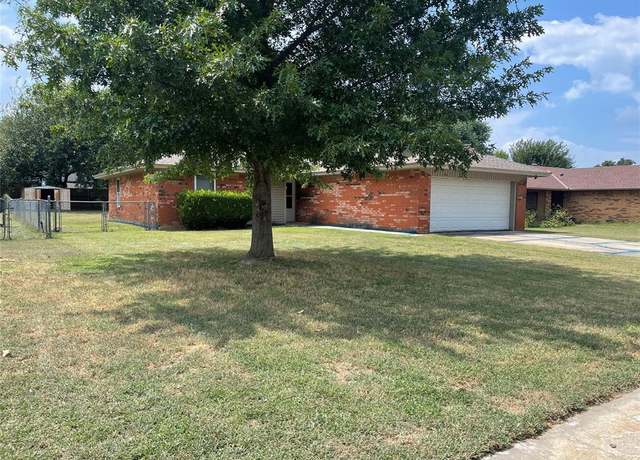 Property at 435 Crooked Oak Dr, Harrah, OK 73045, 3 beds, 1.5 baths