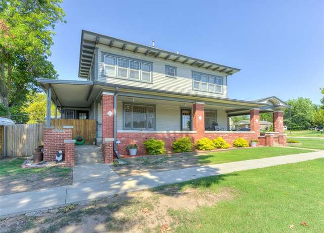 Property at 525 E Broadway St, Cushing, OK 74023, 5 beds, 2 baths