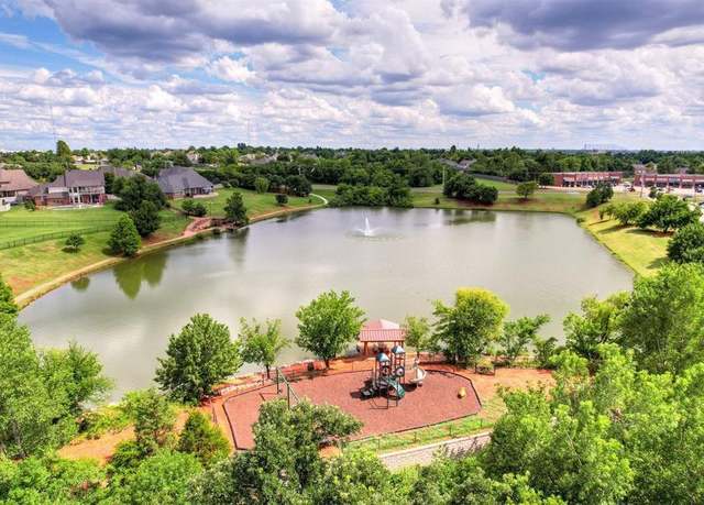 Property at 15220 Worthington Ln, Edmond, OK 73013, 4 beds, 3 baths