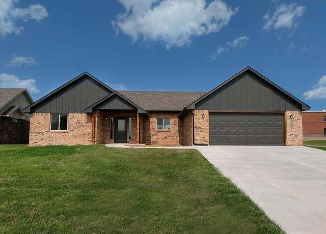 Property at 206 S Noble Ave, Hinton, OK 73047, 3 beds, 2 baths