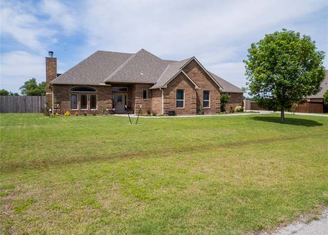 Property at 1102 NW Mount Pinchot Ave, Lawton, OK 73507, 3 beds, 2 baths
