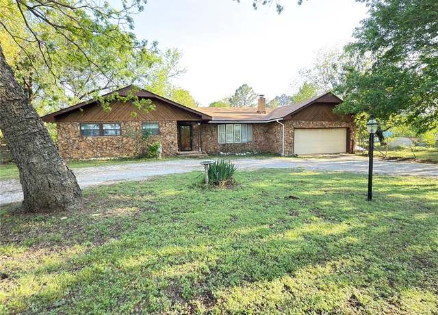 Property at 315 Noble St, Maud, OK 74854, 3 beds, 2.5 baths