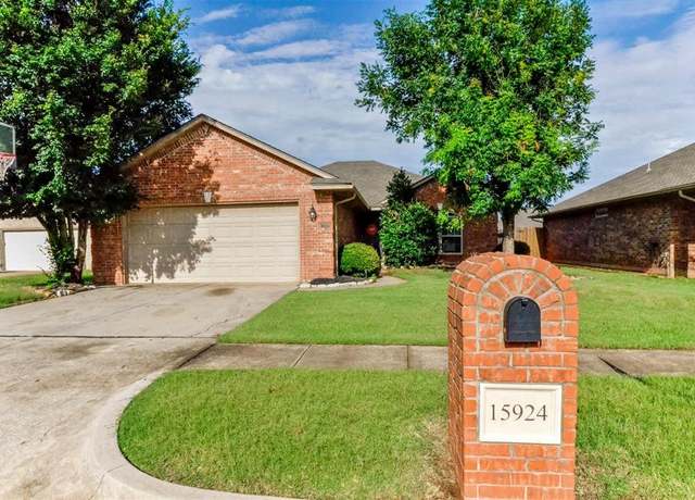 Property at 15924 Prairie Run Dr, Edmond, OK 73013, 4 beds, 2 baths