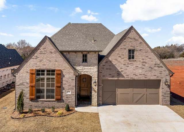 Property at 15709 Flora Ave, Edmond, OK 73013, 3 beds, 2.5 baths