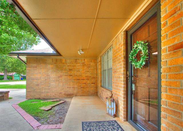 Property at 1163 Robin Hood Ln, Norman, OK 73072, 3 beds, 2 baths