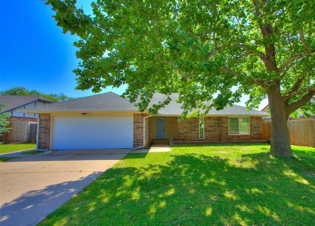 Property at 720 Cottonwood Dr, Moore, OK 73160, 3 beds, 2 baths