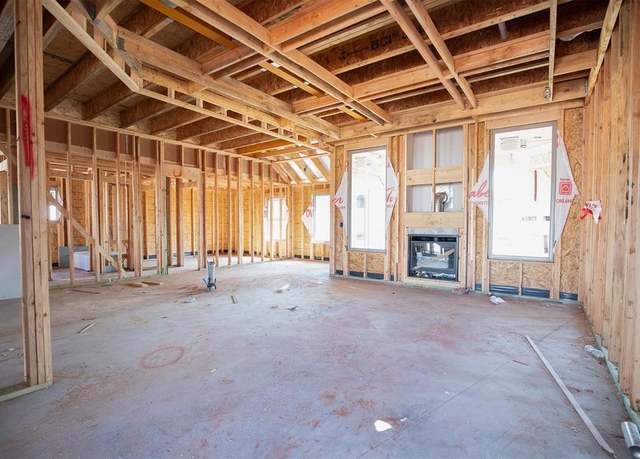 Property at 3200 Porter Dr, Edmond, OK 73012, 4 beds, 3 baths