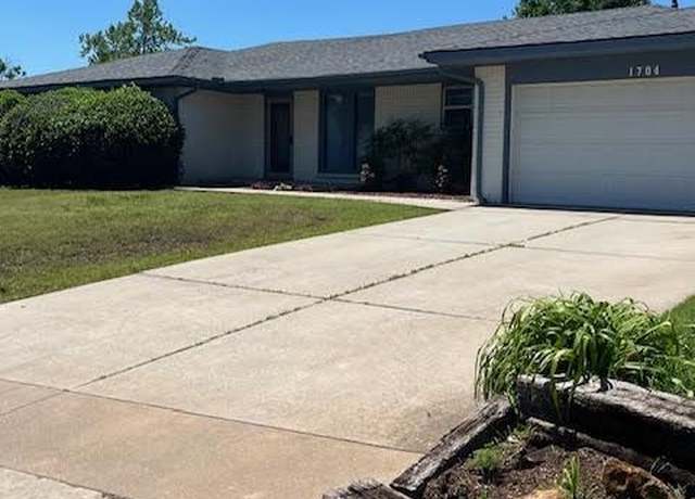 Property at 1704 Wellesley Ct, Norman, OK 73071, 3 beds, 2 baths