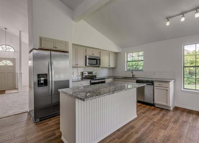 Property at 1033 W Ridgehaven Way, Mustang, OK 73064, 3 beds, 2 baths