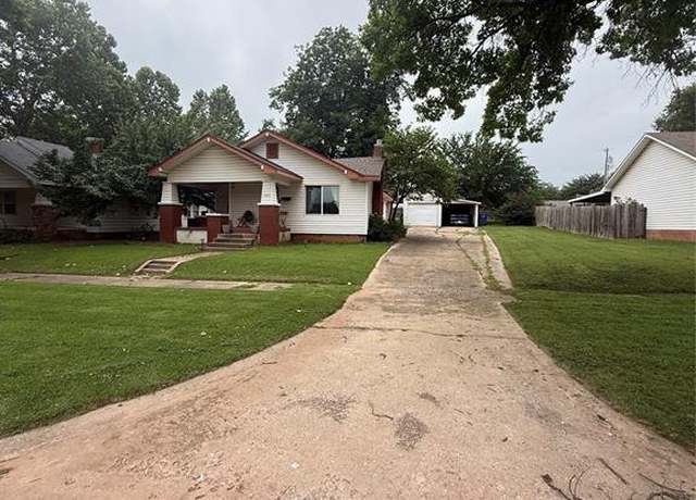 Property at 1522 S 9th St, Chickasha, OK 73018, 3 beds, 2 baths