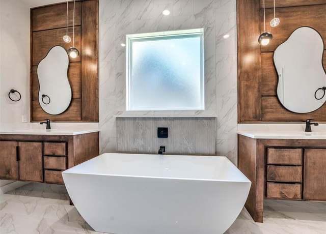 Property at 9301 SW 35th St, Oklahoma City, OK 73179, 4 beds, 3 baths