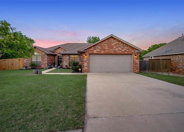 Property at 2833 Weymouth Ct, Norman, OK 73071, 3 beds, 2 baths