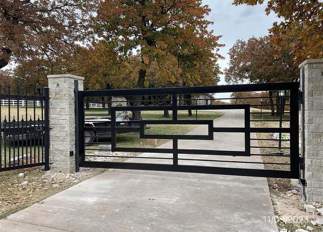 Property at 8401 E Memorial Rd, Jones, OK 73049, 3 beds, 2.5 baths