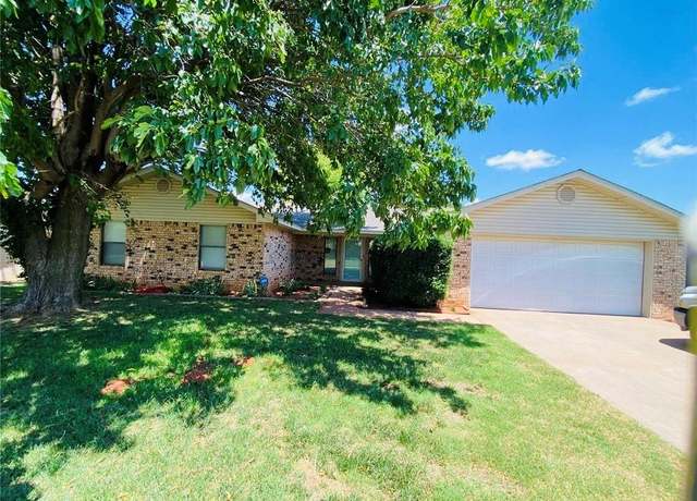 Property at 131 E Bonita Dr, Elk City, OK 73644, 3 beds, 2 baths