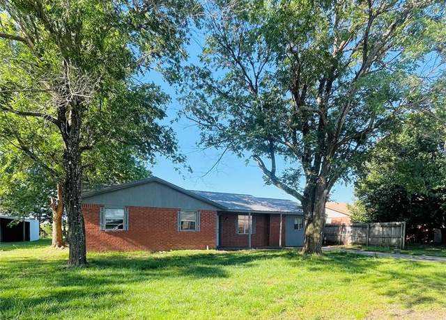 Property at 2217 7th St, Prague, OK 74864, 3 beds, 1.5 baths