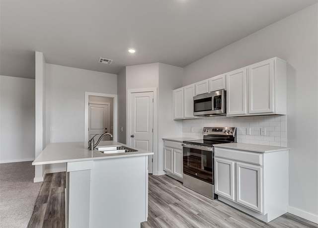 Property at 3531 Manning Farms Blvd, El Reno, OK 73036, 3 beds, 2 baths
