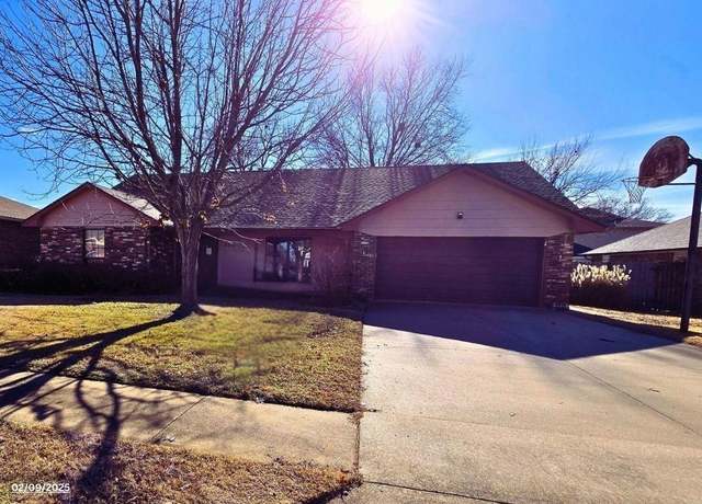 Property at 2512 N Briar Ridge Rd, Ponca City, OK 74604, 4 beds, 2 baths