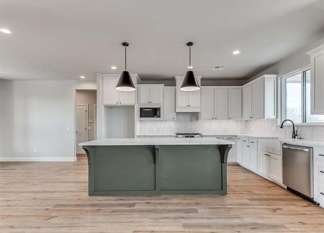 Property at 6209 Rivergate Dr, Shawnee, OK 74804, 4 beds, 2 baths