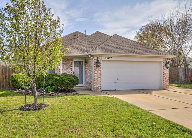 Property at 1702 W El Paso Pl, Broken Arrow, OK 74012, 3 beds, 2 baths