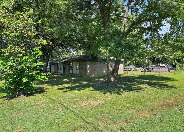 Property at 800 SW 4th St, Wagoner, OK 74467, 3 beds, 2 baths