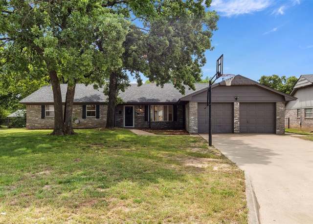 Property at 5 Choctaw Rd, Shawnee, OK 74801, 4 beds, 2 baths