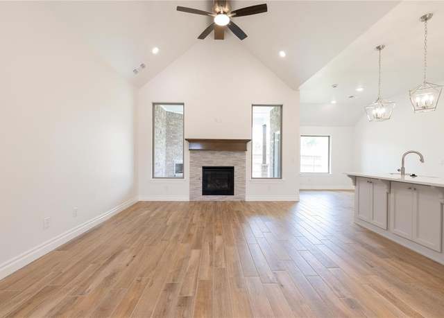 Property at 12425 SW 30th St, Yukon, OK 73099, 4 beds, 3 baths