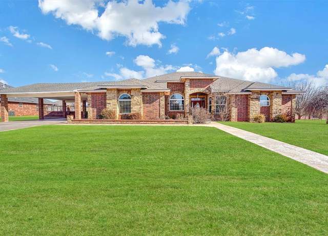 Property at 206 Cypress Ave, Elk City, OK 73644, 4 beds, 2.5 baths