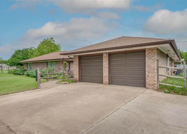 Property at 7833 NE 95th St, Jones, OK 73049, 3 beds, 4 baths