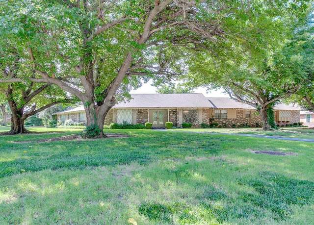 Property at 2532 Lancaster Ln, Oklahoma City, OK 73116, 4 beds, 3.5 baths