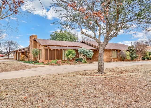 Property at 1724 N Hudson St, Altus, OK 73521, 3 beds, 2.5 baths