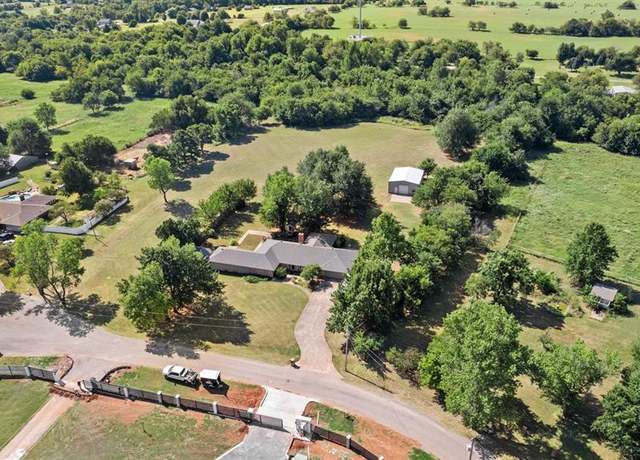 Property at 12640 SW 31st St, Yukon, OK 73099, 3 beds, 3 baths