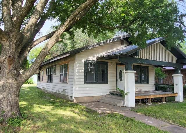 Property at 324 N 6th St, Okemah, OK 74859, 2 beds, 1 bath