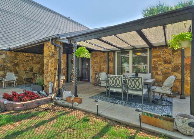 Property at 728 Westglen Dr, Yukon, OK 73099, 3 beds, 2 baths