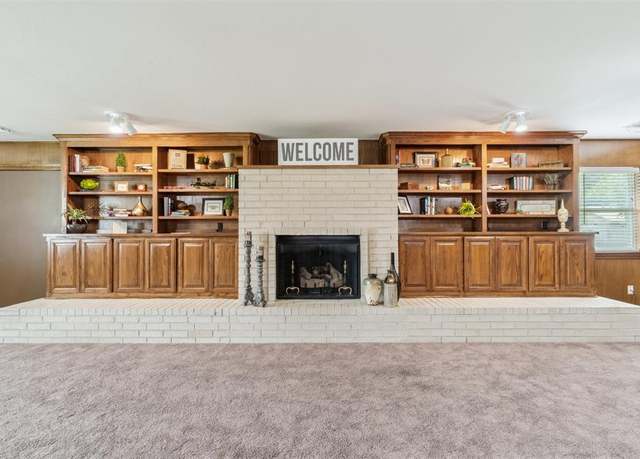 Property at 1009 Eagle Dr, Moore, OK 73160, 3 beds, 2 baths