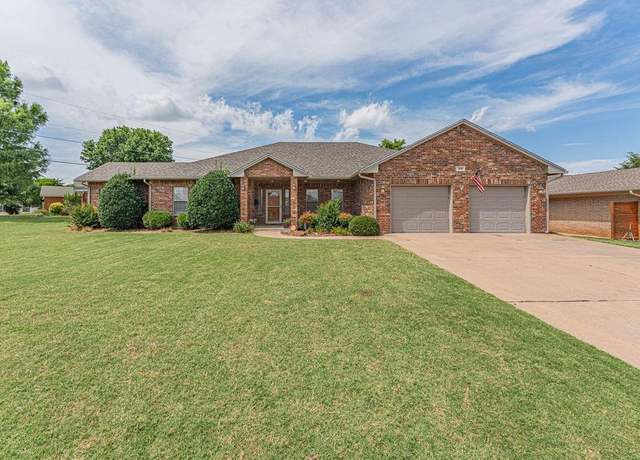 Property at 105 Kimberling Dr, Moore, OK 73160, 3 beds, 2.5 baths