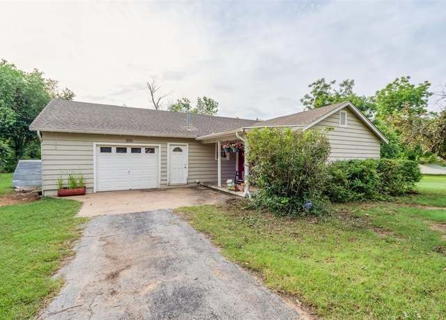 Property at 300 S Davidson Rd, Midwest City, OK 73130, 2 beds, 1.5 baths